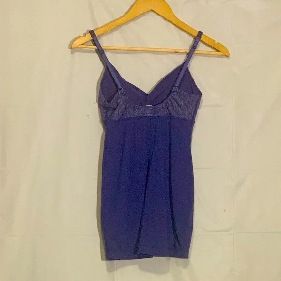 NWOT Lululemon Athletica Tank Crossover Front Size 4 - Picture 2 of 4